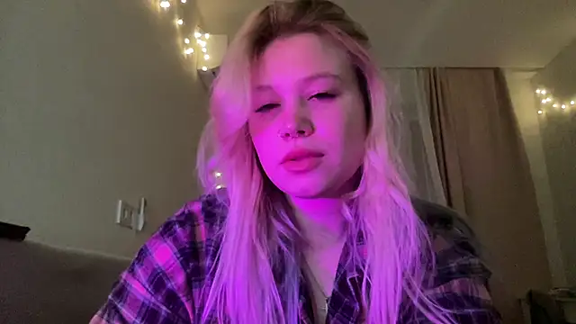 Lulu Di online show from March 29, 2026, 7:04 pm