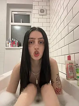 bellaxlauren online show from March 12, 2026, 11:09 pm