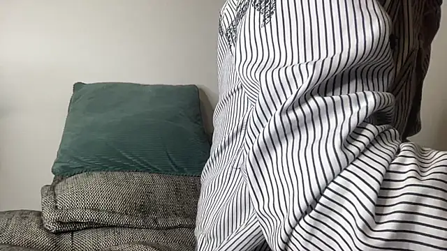 NovaTwinkx online show from February 1, 2026, 7:28 am