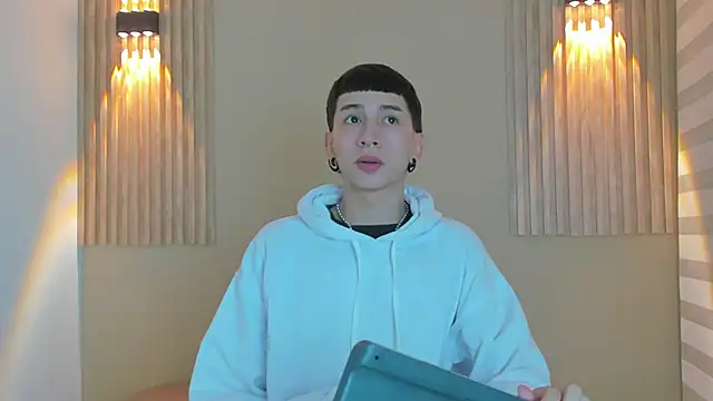 lian cameron online show from February 20, 2026, 3:58 am