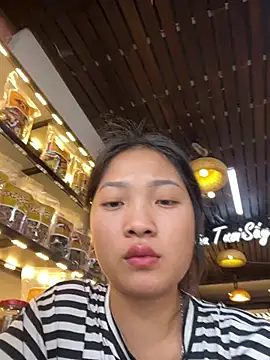 Lyn-be99 online show from April 21, 2026, 8:21 am