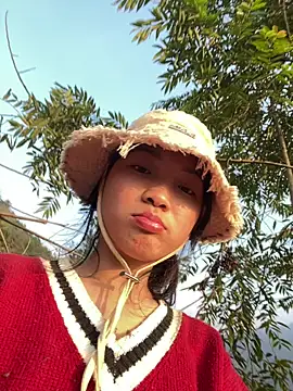 Snapshot of Lyn-be99 chatting on February 5, 2026, 9:49 am Lyn-be99 online show from February 5, 2026, 9:49 am