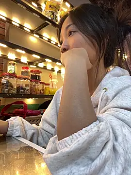Snapshot of Lyn-be99 chatting on May 6, 2026, 12:20 pm Lyn-be99 online show from May 6, 2026, 12:20 pm