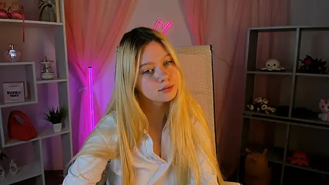 CelestineMauriac online show from May 12, 2026, 6:47 pm