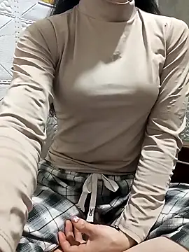 Snapshot of Kowew-nkie chatting on February 15, 2026, 12:44 am Kowew-nkie online show from February 15, 2026, 12:44 am