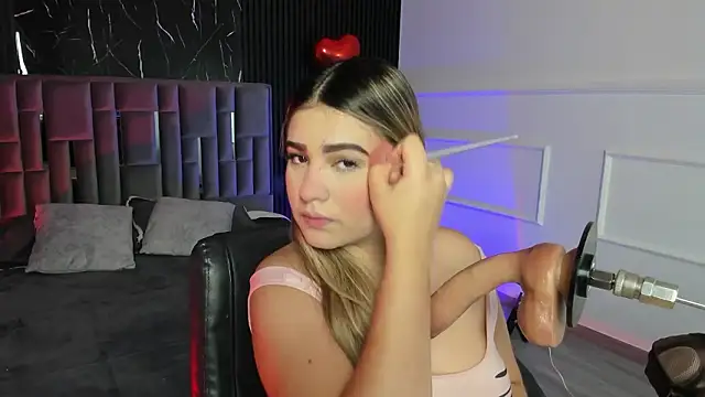 Snapshot of Liiahfontaine chatting on February 20, 2026, 11:23 am Liiahfontaine online show from February 20, 2026, 11:23 am