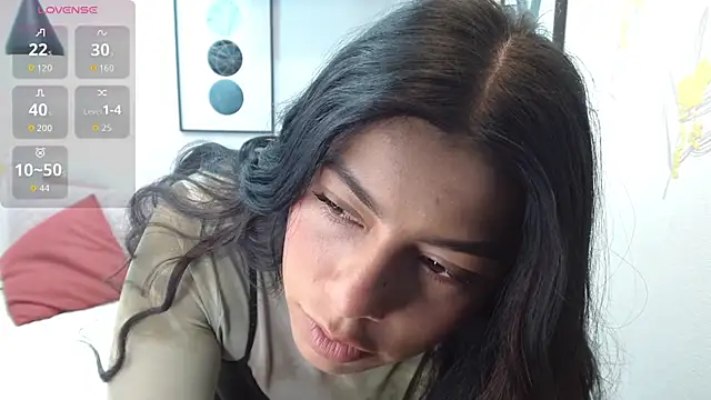 Laia white online show from April 13, 2026, 11:36 am