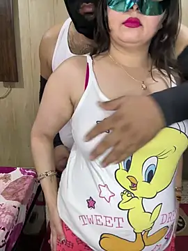 Snapshot of Indian_coupl1122 chatting on February 22, 2026, 5:32 am Indian coupl1122 online show from February 22, 2026, 5:32 am