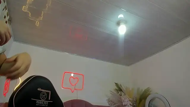 Snapshot of SABRIINA_TAY chatting on February 4, 2026, 11:38 am SABRIINA TAY online show from February 4, 2026, 11:38 am