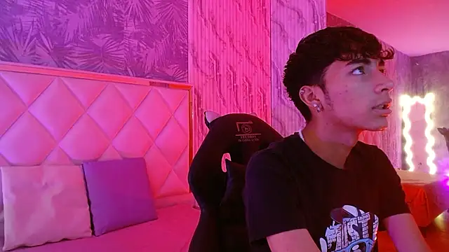 Snapshot of osamu_tay chatting on February 24, 2026, 11:33 am osamu tay online show from February 24, 2026, 11:33 am