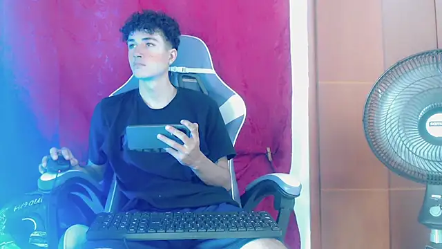 Snapshot of Johnny_cagee_ chatting on March 2, 2026, 1:50 am Johnny cagee online show from March 2, 2026, 1:50 am