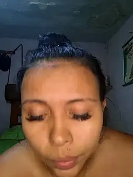 Daniela Cruz  online show from April 18, 2026, 5:48 pm