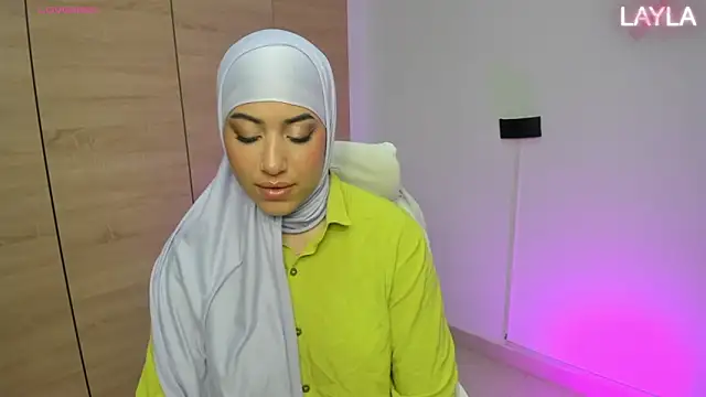 LAY LA  online show from March 7, 2026, 10:15 pm