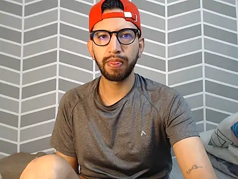 thomass1018 online show from July 4, 2026, 7:29 pm