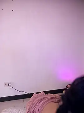 Snapshot of _aish_a chatting on April 12, 2026, 4:32 pm aish a online show from April 12, 2026, 4:32 pm