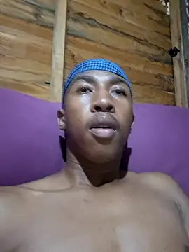 Snapshot of Peterveero12 chatting on February 9, 2026, 8:18 pm Peterveero12 online show from February 9, 2026, 8:18 pm