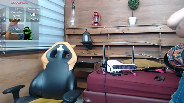 Snapshot of allison_max_tattoo chatting on February 25, 2026, 1:17 am allison max tattoo online show from February 25, 2026, 1:17 am