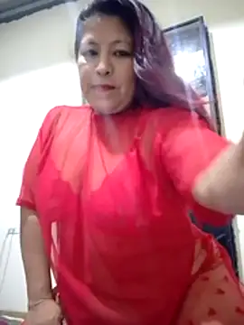 Snapshot of LaylaWinxxx chatting on February 12, 2026, 3:50 am LaylaWinxxx online show from February 12, 2026, 3:50 am