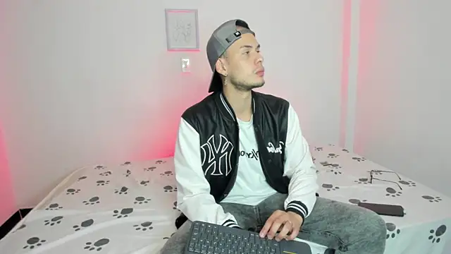 Snapshot of Vlad__night chatting on February 16, 2026, 4:11 am Vlad night online show from February 16, 2026, 4:11 am