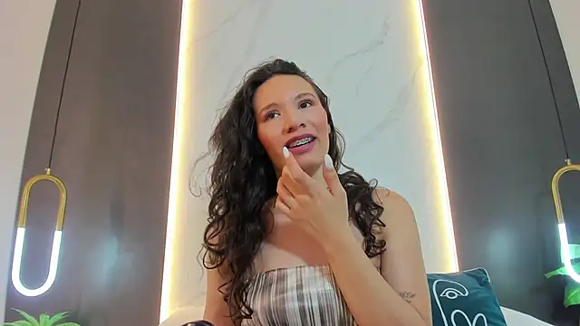 Snapshot of valeryn__rosse chatting on February 27, 2026, 2:12 am valeryn rosse online show from February 27, 2026, 2:12 am