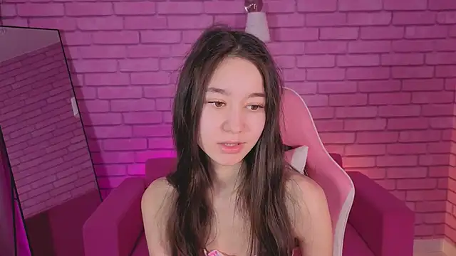 Snapshot of Nicole_Brownie chatting on April 3, 2026, 1:01 am Nicole Brownie online show from April 3, 2026, 1:01 am