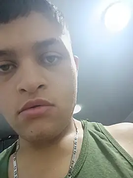 Snapshot of Andres_medi32 chatting on February 4, 2026, 6:36 pm Andres medi32 online show from February 4, 2026, 6:36 pm
