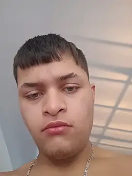 Snapshot of Andres_medi32 chatting on February 6, 2026, 6:48 pm Andres medi32 online show from February 6, 2026, 6:48 pm