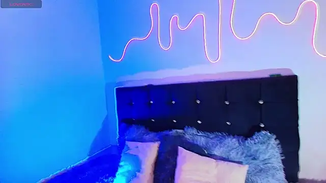 Martina Sky  online show from March 28, 2026, 7:04 pm