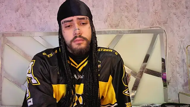 Snapshot of Benny_and_Mark chatting on February 25, 2026, 4:01 am Benny and Mark online show from February 25, 2026, 4:01 am