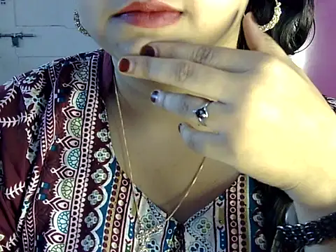 Cute Aliyaa online show from July 25, 2026, 12:44 pm