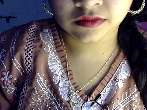 Cute Aliyaa online show from July 24, 2026, 1:51 pm