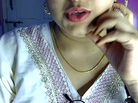 Cute Aliyaa online show from July 7, 2026, 1:14 pm