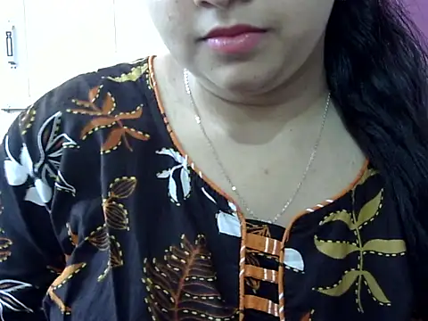 Cute Aliyaa online show from April 24, 2026, 10:17 am