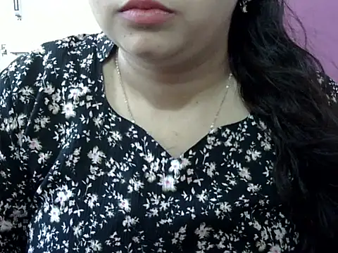 Cute Aliyaa online show from May 5, 2026, 12:08 pm