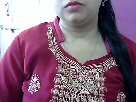 Cute Aliyaa online show from May 3, 2026, 10:20 am
