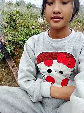 Snapshot of Hoa-tuylip chatting on February 3, 2026, 7:02 am Hoa-tuylip online show from February 3, 2026, 7:02 am