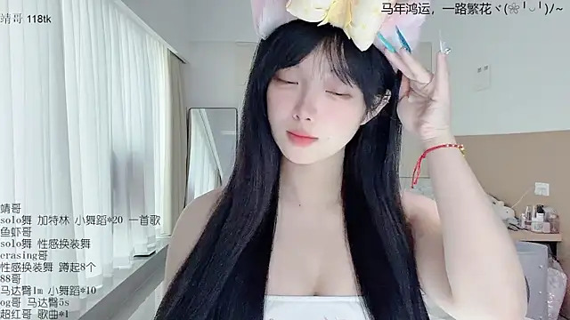LovelyXiaoYi online show from March 25, 2026, 12:00 am