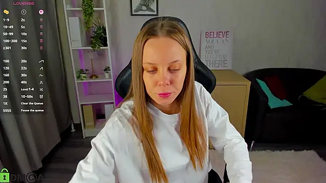 Snapshot of Tesssa_Young chatting on February 22, 2026, 12:46 am Tesssa Young online show from February 22, 2026, 12:46 am