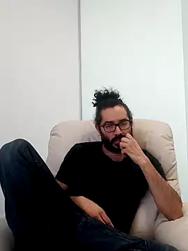 Snapshot of Batou1683 chatting on February 6, 2026, 1:07 pm Batou1683 online show from February 6, 2026, 1:07 pm