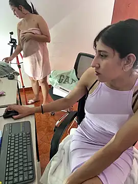 Snapshot of Violet_rousse7 chatting on February 3, 2026, 11:21 pm Violet rousse7 online show from February 3, 2026, 11:21 pm