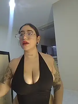 Helll girll online show from March 15, 2026, 11:23 pm