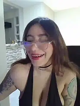 Helll girll online show from March 25, 2026, 3:17 am