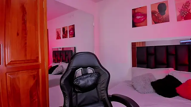 Snapshot of Isabella_Moon9 chatting on February 19, 2026, 11:40 am Isabella Moon9 online show from February 19, 2026, 11:40 am