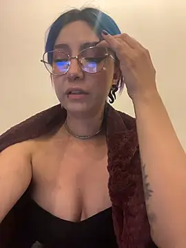 lilith rr online show from June 2, 2026, 2:33 am