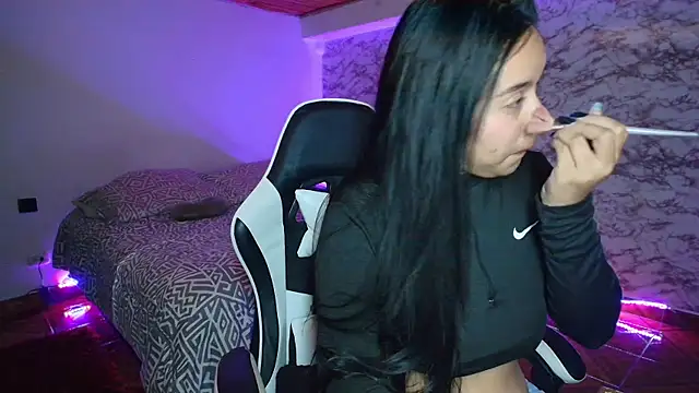 Camila IRoose online show from June 18, 2026, 10:15 pm