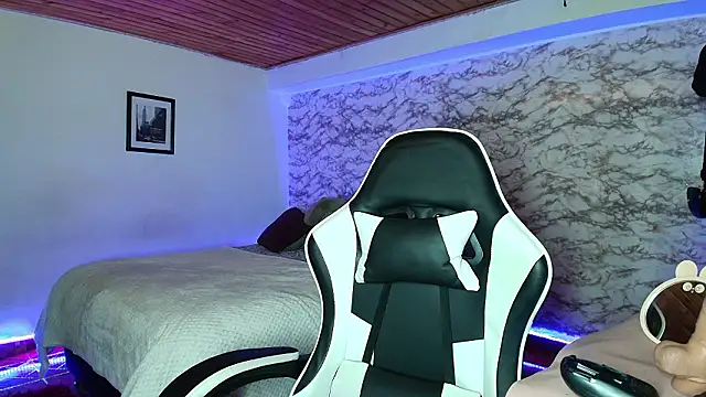 Snapshot of Camila_IRoose chatting on March 18, 2026, 8:53 pm Camila IRoose online show from March 18, 2026, 8:53 pm