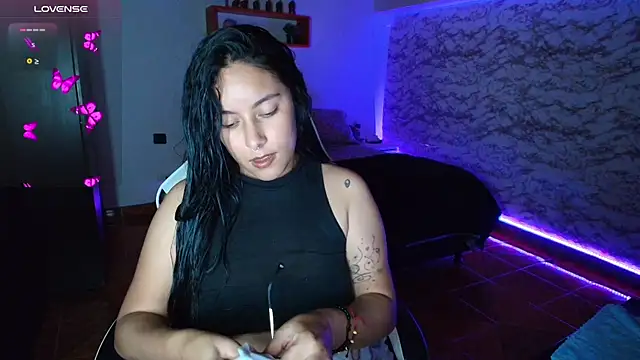 Camila IRoose online show from June 30, 2026, 2:11 am