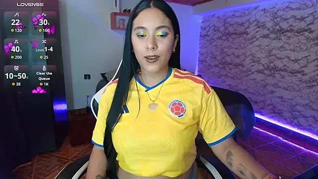 Camila IRoose online show from July 7, 2026, 8:12 pm