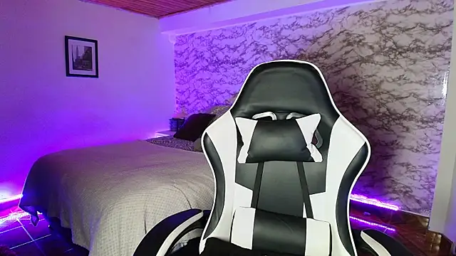 Snapshot of Camila_IRoose chatting on April 3, 2026, 1:01 am Camila IRoose online show from April 3, 2026, 1:01 am