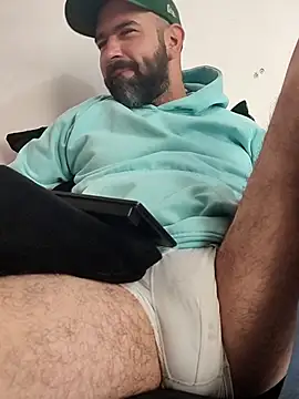 hairyandbigmann online show from April 3, 2026, 7:31 pm